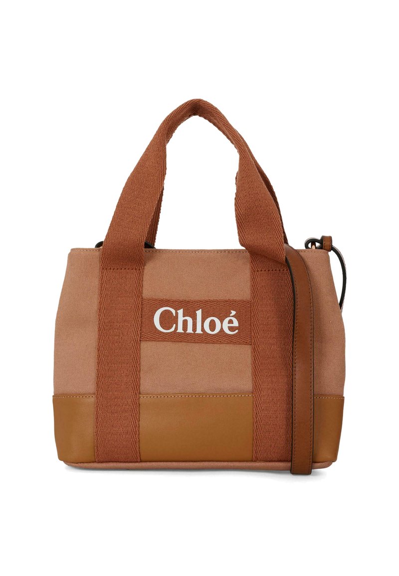 Borsa a tracolla in beige e marrone, realizzata in tela e pelle, con dettagli logo bianchi e doppi manici. Inclusa una tracolla regolabile.