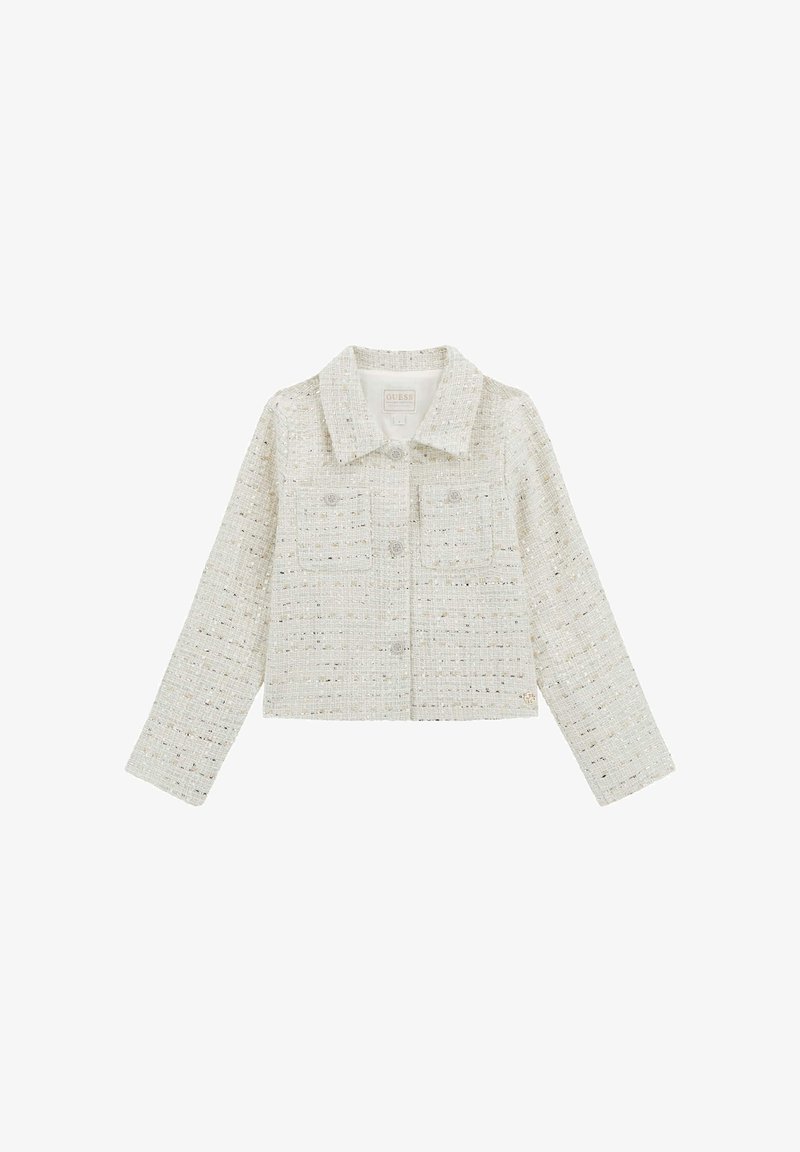 Biała skórzana kurtka skrócona wykonana z teksturowanej tkaniny z plecionym wzorem. Posiada kołnierz, przednie kieszenie i zapięcia na guziki.