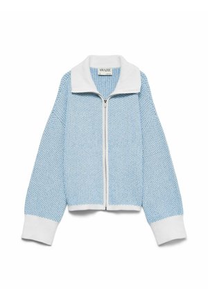 Pull zippé bleu clair texturé avec large col blanc, poignets blancs et ourlet côtelé, posé à plat sur un fond blanc.