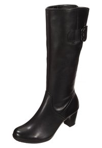 Botte noire en cuir montant jusqu'au genou avec un bout arrondi, un petit talon bloc, un détail de bride à la cheville et une texture lisse.