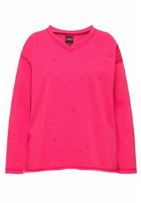 Sudadera rosa con escote en v, mangas largas y patrones de estrellas grabados en la tela. Textura suave con un corte holgado y detalle de dobladillo sin terminar.
