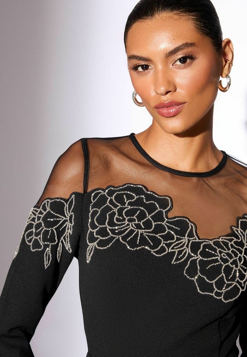 black simple mini dress Rineko Mini Dress in Black