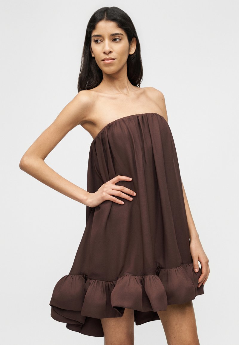 Malina MIKALA STRAPLESS RUFFLED DRESS - Day dress - chocolate/brown
