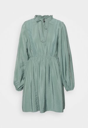 Vero Moda Robe de jour - green