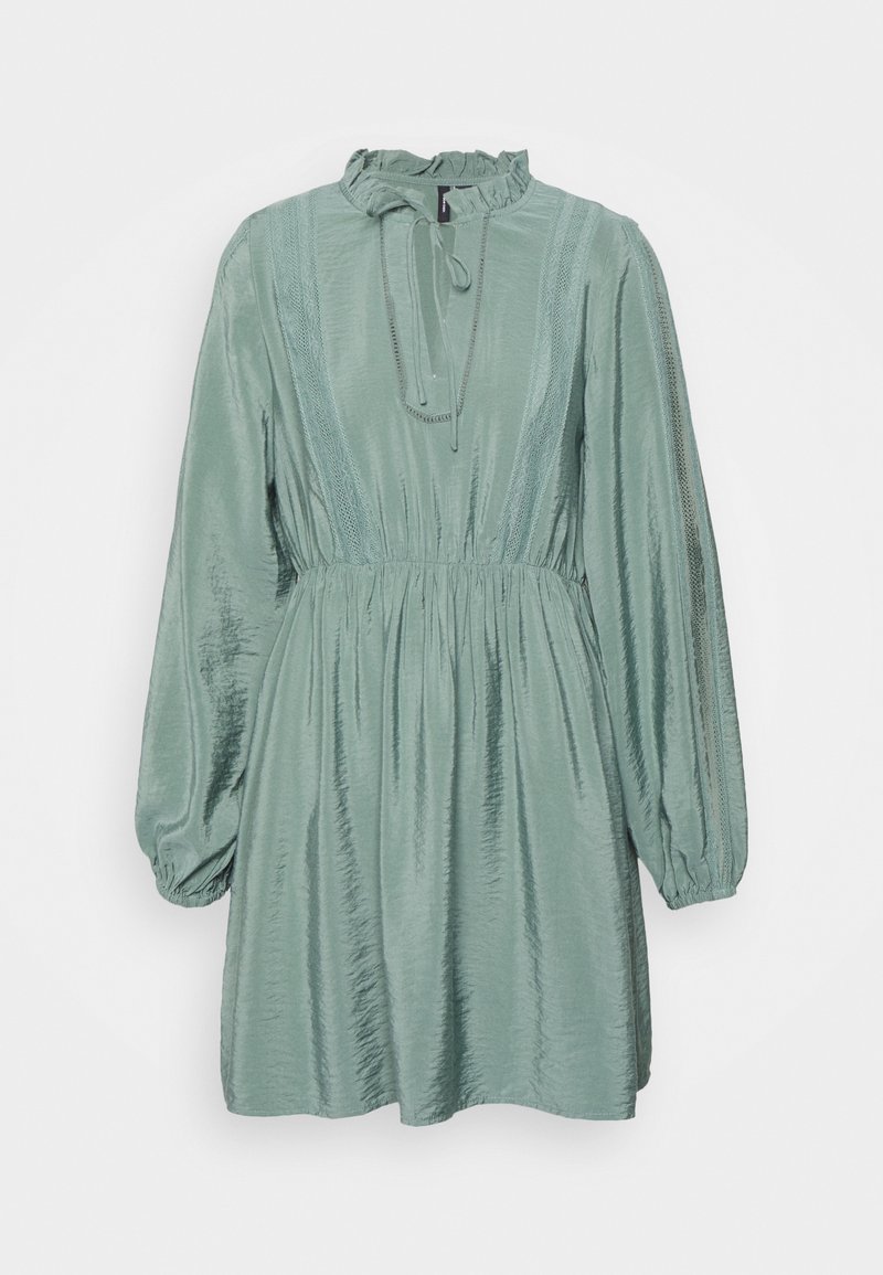 Vero Moda Robe de jour - green