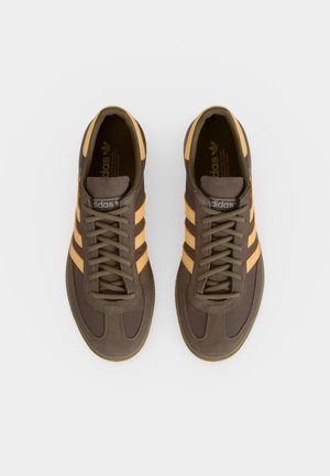 adidas Handball Spezial 'Earth Strata Pulse Amber' — foto 5