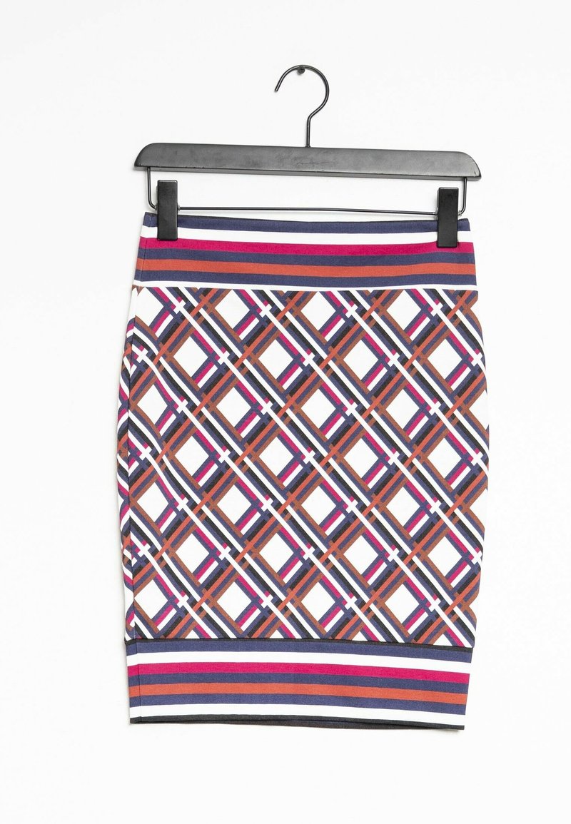 Jupe crayon en tricot avec un motif écossais géométrique coloré, comportant des rayures horizontales en violet, rose et marron au niveau de la taille et de l'ourlet.