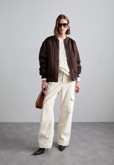 MUNTHE TAHLIS - Pulover - ivory