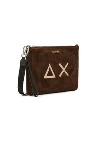 Borsa a tracolla in corduroy marrone con hardware argentato, caratterizzata dal nome del marchio "SUN68" e da schemi geometrici beige chiaro. Include una tracolla nera.