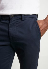GAP ESSENTIAL SLIM FIT - Chinos - new classic navy