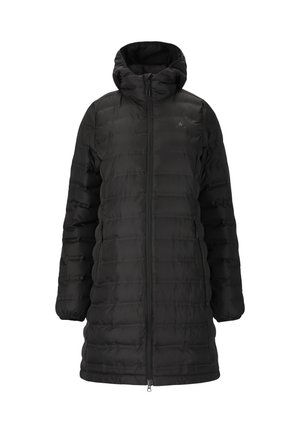 Zwarte gewatteerde jas met capuchon, met een volledige rits aan de voorkant, zijzakken en een geborduurde textuur. De zoom is iets langer voor extra bedekking.