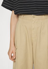Carhartt WIP COLLINS beżowy