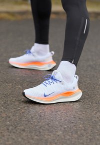 INFINITYRN 4 - Scarpe da corsa su strada - multi-color