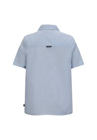 Camicia azzurra a maniche corte con colletto, realizzata in un tessuto morbido. Presenta un'etichetta con logo sul retro e un orlo dritto. Design semplice senza motivi.