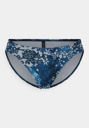 Bikini-Hosen mit blau-weißen Blumenmustern, glatter Textur, niedriger Taille und gerafften Akzenten an der Taille. Weicher Stoff.