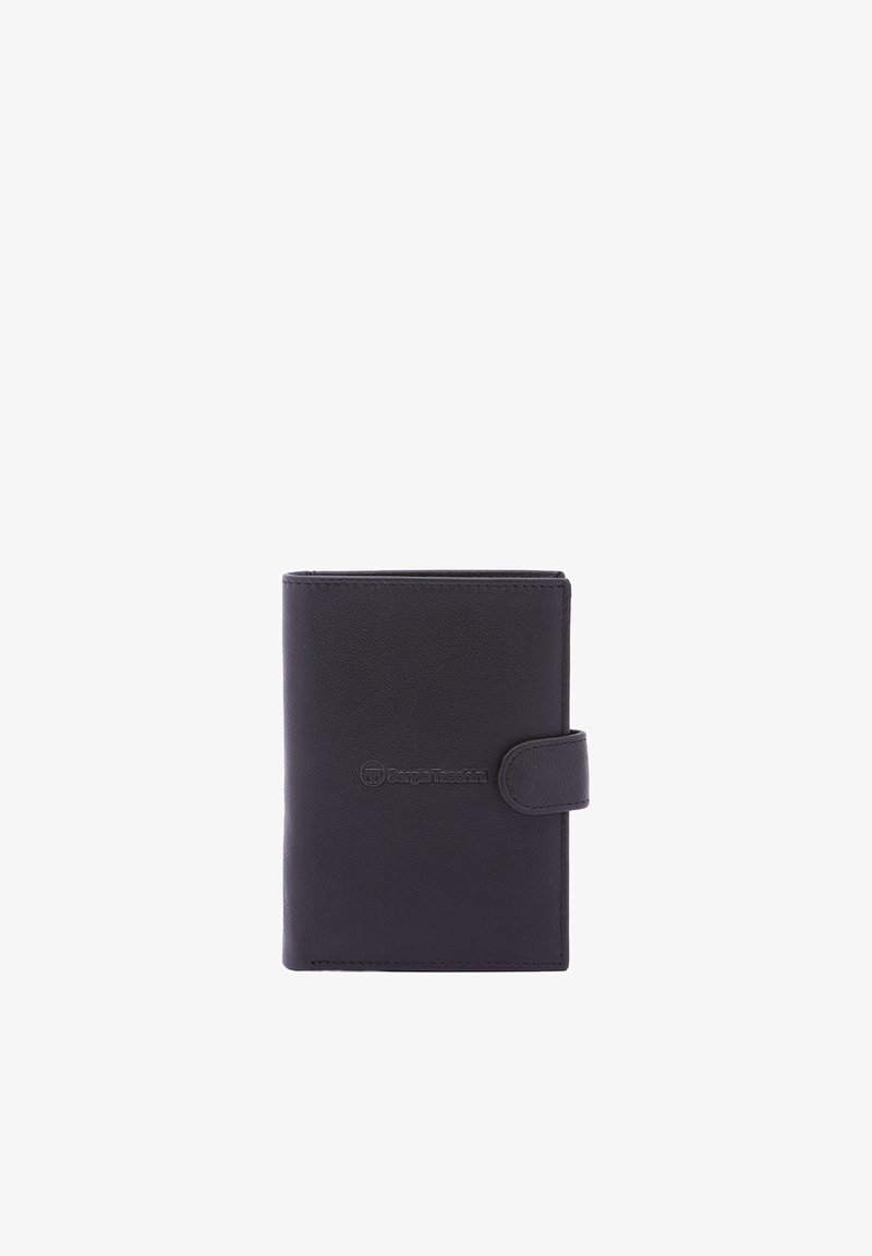 Portafoglio in pelle nera con una texture liscia, dotato di chiusura a pulsante e logo impresso sulla parte anteriore. Forma rettangolare compatta.
