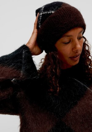 OPUS, FLUFFY TEXTURE - Muts - black