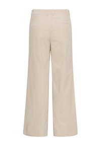 Pantalon beige à jambes larges avec passants pour ceinture et deux poches arrière, vu de dos sur fond blanc.