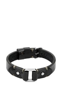 Bracciale in pelle nera con accessori in argento, caratterizzato da cuciture a contrasto e chiusura a pressione. Finitura testurizzata con borchie tonde.