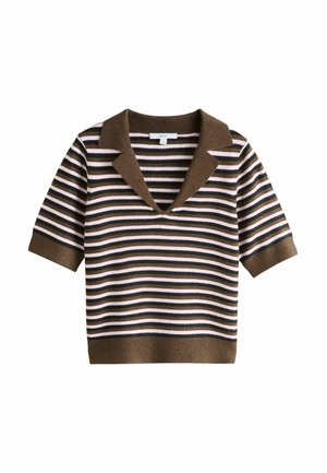 Haut en maille marron à manches courtes avec des rayures horizontales blanches et noires, large col en V et col ouvert. Aucun bouton ni poche visible.