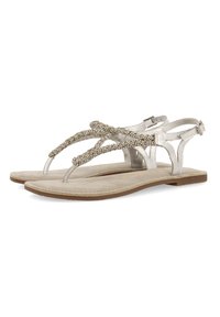 Sølv flade sandaler med perlebesatte remme, et glat suede fodseng og en enkel ankelrem. Åben tå-design med flad sål.