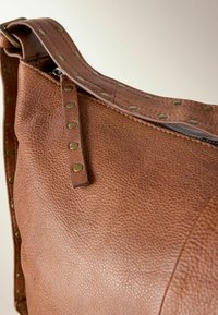 Next Axelremsväska - tan brown