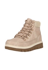 Beige puolipitkät saappaat, jotka on valmistettu sileästä synteettisestä materiaalista. Ne sisältävät metalliset rei'itykset, tekstuurillisen harmaan kauluksen sekä paksun kumipohjan, jossa on urat.