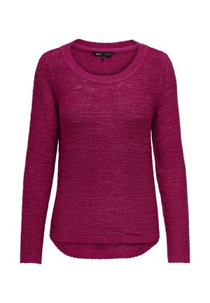 Magenta stickad tröja med långa ärmar, rund halsringning och ett strukturerat mönster; subtilt böjd fåll bak.