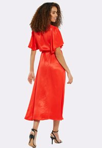 Threadbare SALAD - Paitamekko - red