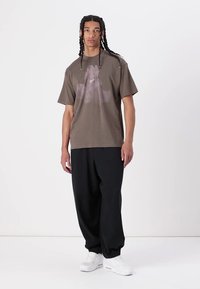 Thumbnail Image 2