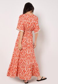 Apricot IKAT SWIRL SHIMMER - Maxi-jurk - orange