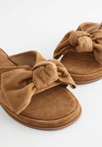 Next FOREVER COMFORT  REGULAR FIT - Pantoletai - tan brown