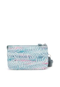 Ritszak in lichtblauw met witte en roze bladerenpatronen, voorzien van een faux fur pompon-accent en een gladde stofstructuur.