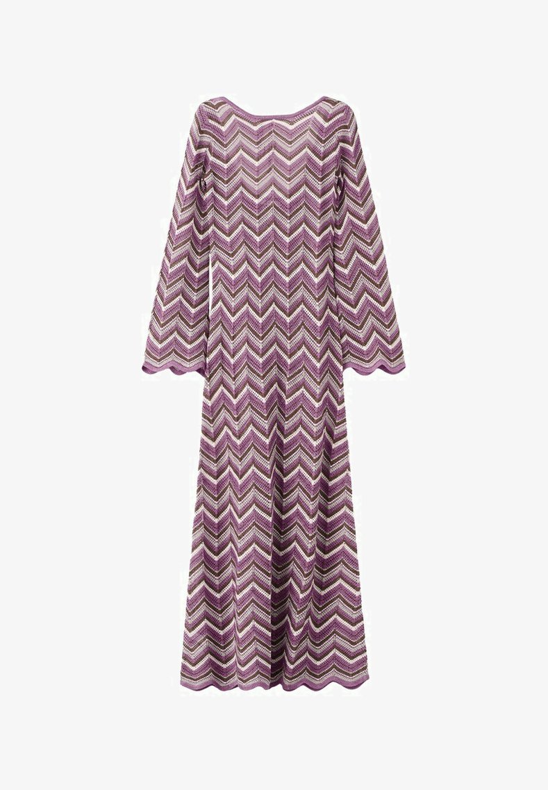 Vestito in maglia a maniche lunghe con motivo a chevron in viola, marrone e bianco, caratterizzato da scollo rotondo, maniche svasate e orlo svasato.