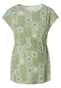 Top verde a fantasia con maniche corte, scollatura rotonda e vita elastica. Il design include forme geometriche in bianco, blu e arancione.