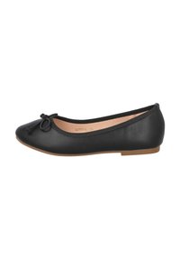 Bailarinas negras con punta redondeada y detalle de lazo. Fabricadas con material suave, con un perfil bajo y una plantilla suave de tono neutro.