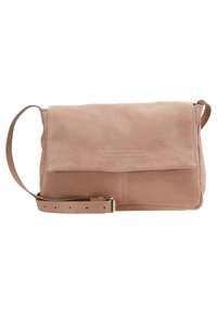 Světle růžová semišová střední crossbody taška s plochým předním klopou, nastavitelným popruhem a jemným prošitím. Hladký povrch, minimalistický design.