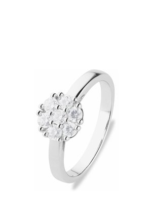 Silberner Ring mit einem Cluster aus sieben runden klaren Edelsteinen, angeordnet in einem Blumenmuster auf einem schlichten Ring.