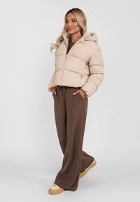 RESPECT SHORT PADDED WITH ZIP POCKETS - Winterjas - stone