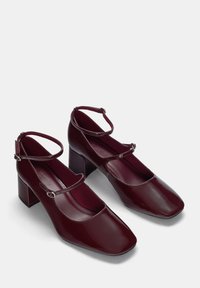 PULL&BEAR Varrelliset sandaalit - bordeaux