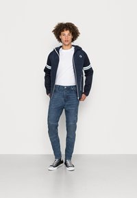 Brave Soul CHIEF - Calças de ganga justas - mid blue wash