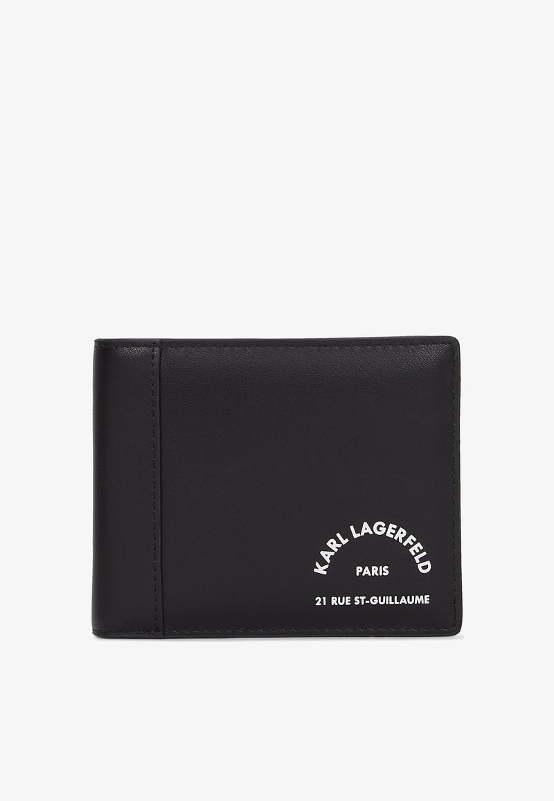 Juodas odinis piniginė su įspaustu baltu tekstu, nurodančiu "Karl Lagerfeld Paris" ir adresą. Paprastas, stačiakampis dizainas su lygiu paviršiumi.