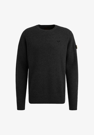 Temno siva pletena jopica s okroglim ovratnikom, rebrastimi manšetami in spodnjim robom, ki ima majhno logo na prsih in tekstilno oznako na rokavu.