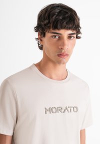 Antony Morato - REGULAR FIT WITH LOGO - Camiseta estampada - paper Imagen en miniatura 1