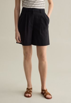 BERMUDA WITH DARTS - Shorts - black
