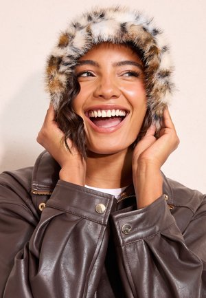 Friends Like These Hatte - leopard print