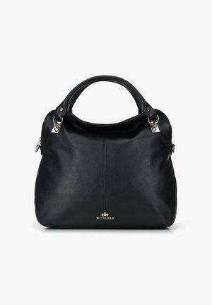 Mustavälinen nahkalaukku, jossa on teksturoitu pinta, kaksoislyhyet kahvat, hopeiset metalliosat ja brändin logo edessä. Pyöreä muoto.