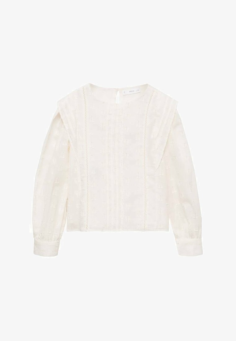 Blusa bianca con maniche lunghe, tessuto testurizzato, design delle spalle plissettato e chiusura a chiave sul retro. Presenta dettagli di cucitura delicati.