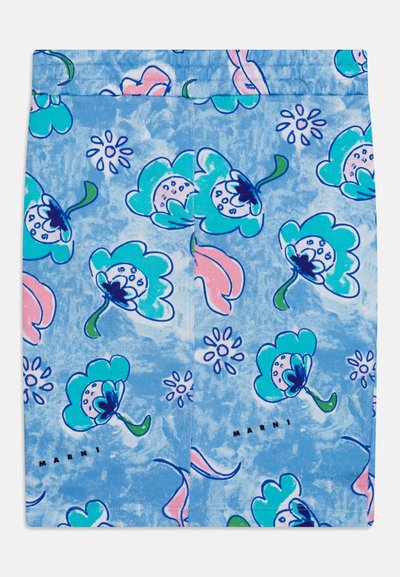 Mėlynas audinys su turkio, rožiniais ir tamsiai mėlynais gėlių raštais bei mažais juodais žodžiais „Marni“, atspausdintais du kartus netoli apačios.