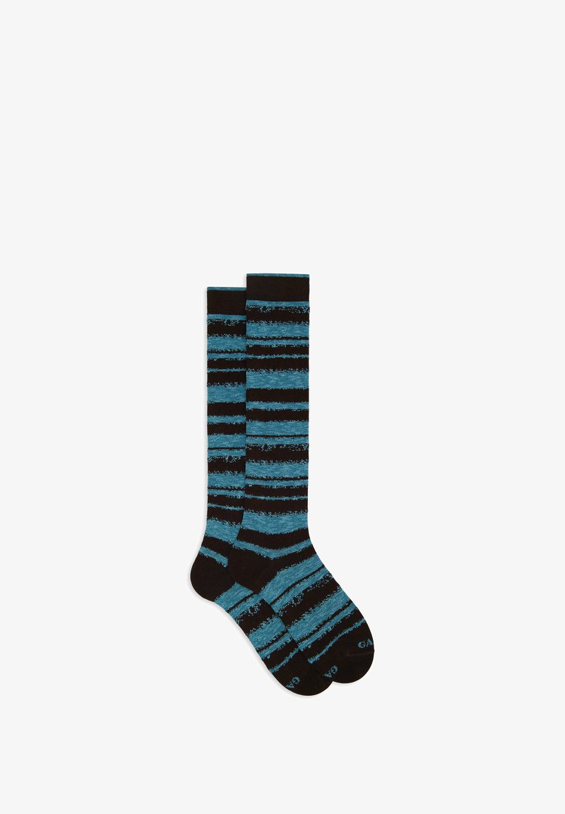 Calze al ginocchio con strisce alternate blu e nere e un motivo testurizzato. Realizzate in un materiale morbido e elastico per il massimo comfort.